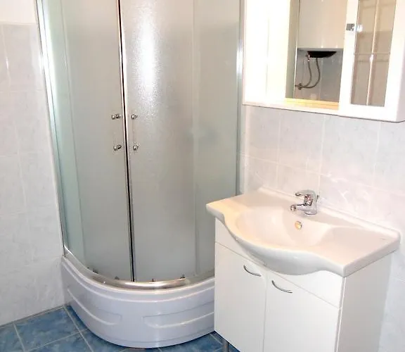 Daire Petricevic 2 *